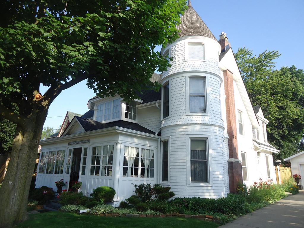 Absolute Elegance Bed And Breakfast Niagara Falls Exterior photo
